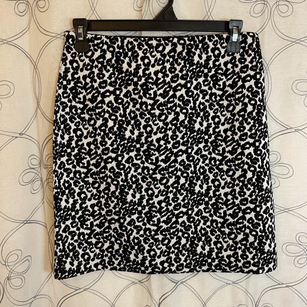 NWT Women's Express Leopard Print Pull On Stretch Mini Pencil Skirt Size Small